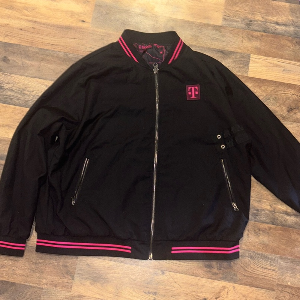 💐T-Mobile Light Jacket